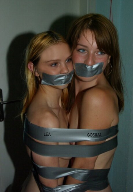 足を舐めるオンリーファンズ ホットヌード ギャラリー