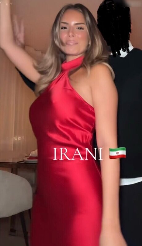 Jasmin Azizam 裸のスター 写真