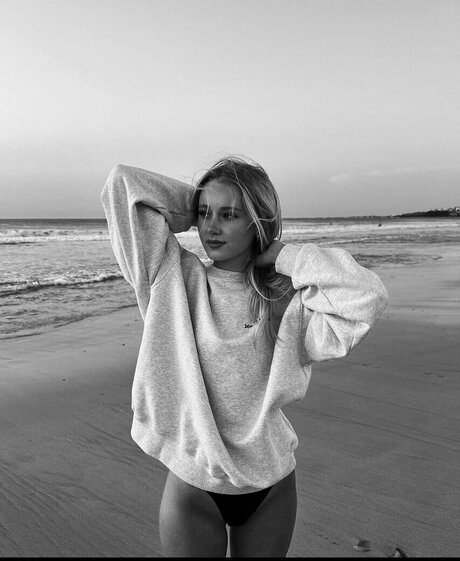 アマチュア3P オンリーファンズ セクシーヌード 写真