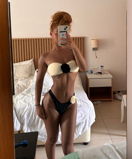 ラテン系レズビアンオンリーファンズ ホットセックス 画像