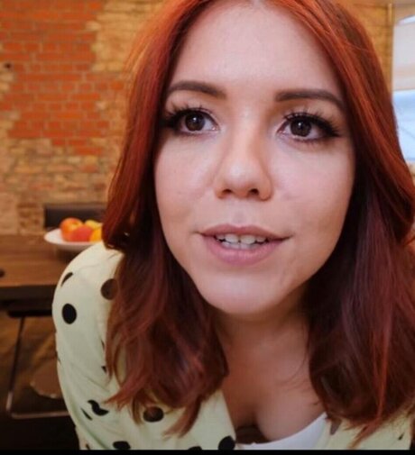 エモヌードオンリーファンズ 裸 ギャラリー