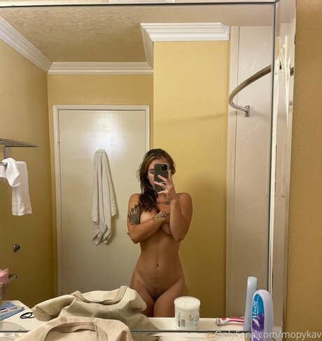 mopykav ポルノモデル 写真