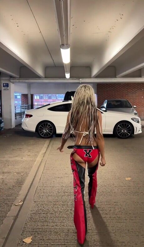 Danielle Harold トップ女優 写真