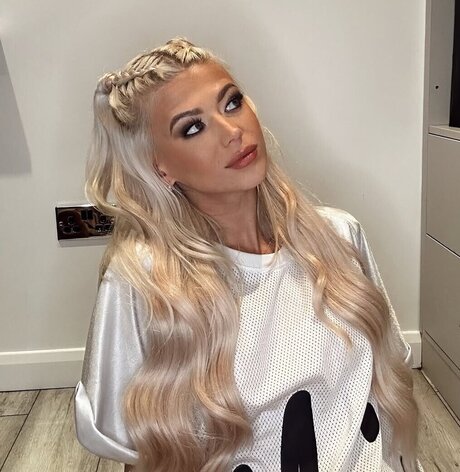 Danielle Harold 最高のモデル 写真