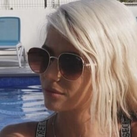 Danielle Harold ヌード女優 画像