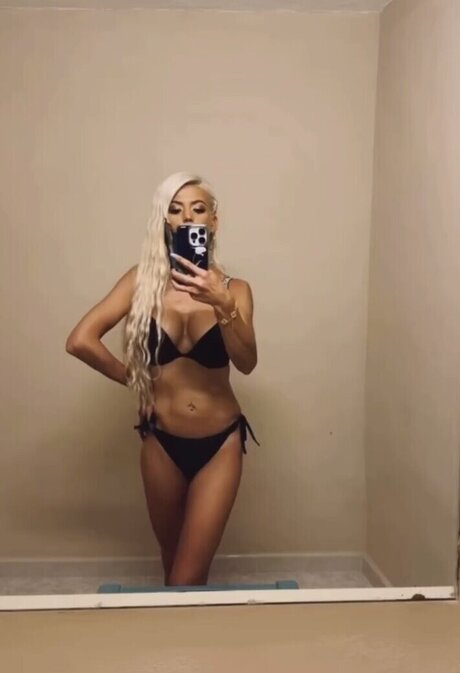 Danielle Harold 高品質のスター 写真