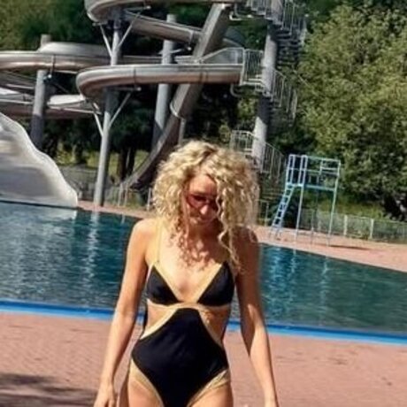Aline von Drateln ポルノスター ヌード 写真
