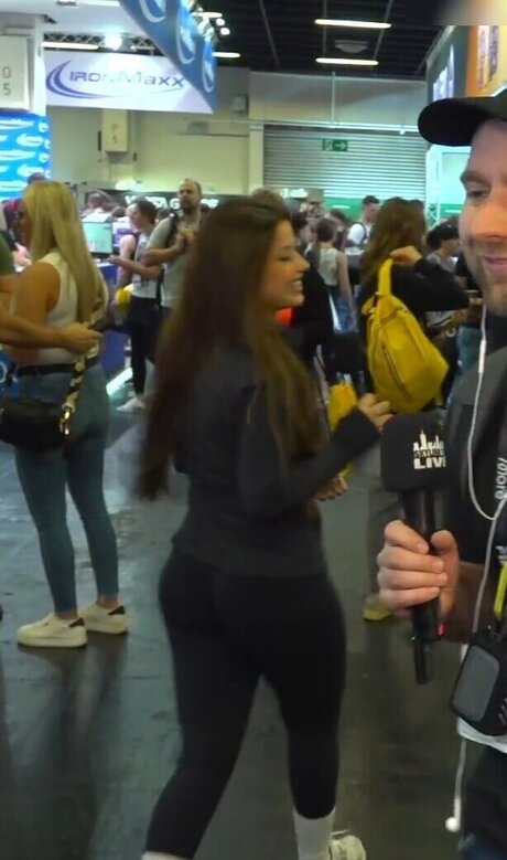 Emily Furz 独占ポルノスター ギャラリー