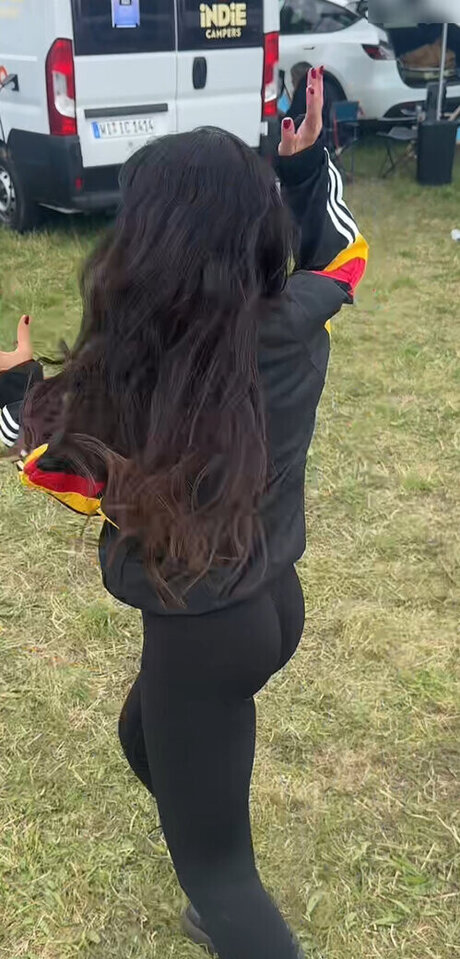 Emily Furz 独占ポルノスター ギャラリー