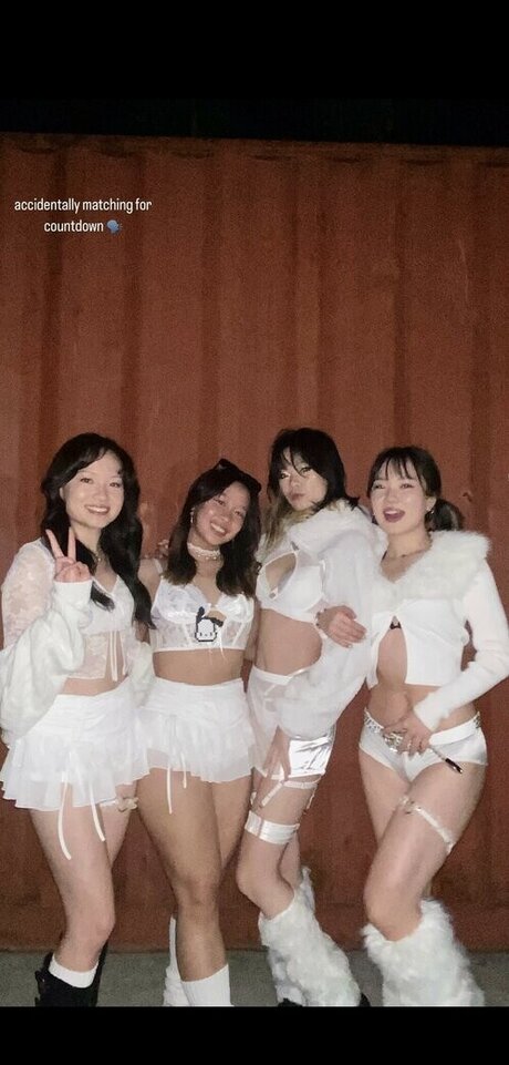 金髪巨乳オンリーファンズ セクシーヌード 画像