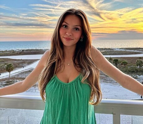 ティーンフィスティングオンリーファンズ セクシーヌード 画像