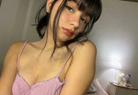18歳のオンリーファンズ ヌード 写真