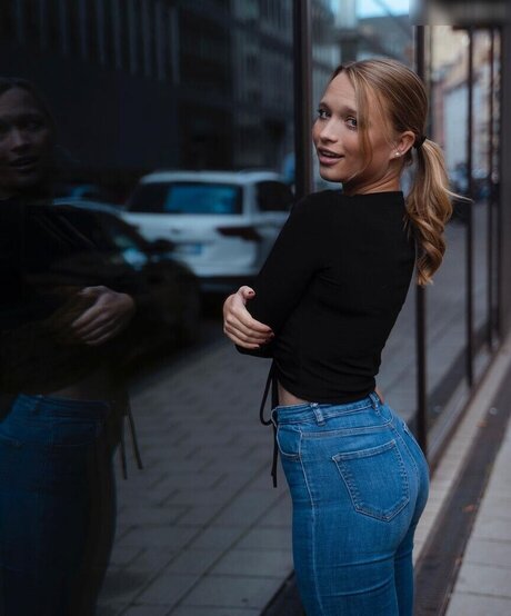 美しいラテン系オンリーファンズ ホットセクシー 写真