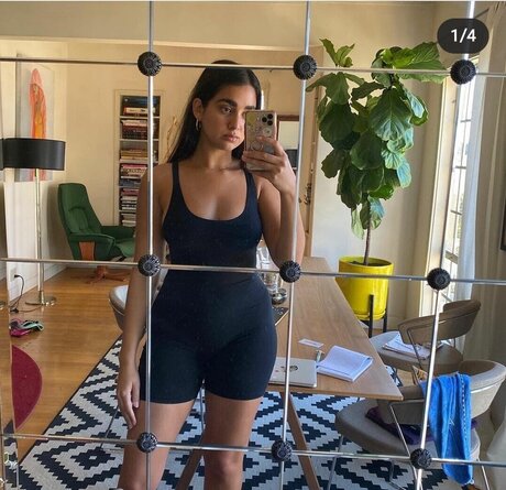 Geraldine Viswanathan 高品質のスター 写真
