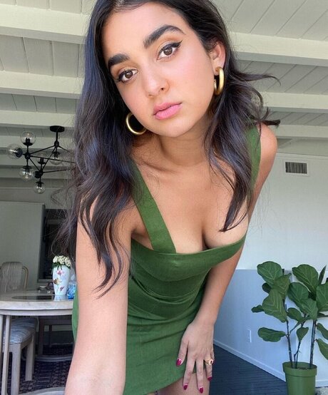 Geraldine Viswanathan 独占スター アーカイブ
