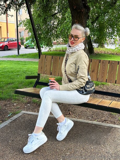 Paola blond 無料のポルノスター 写真