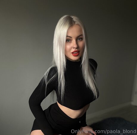 Paola blond HDポルノスター 写真
