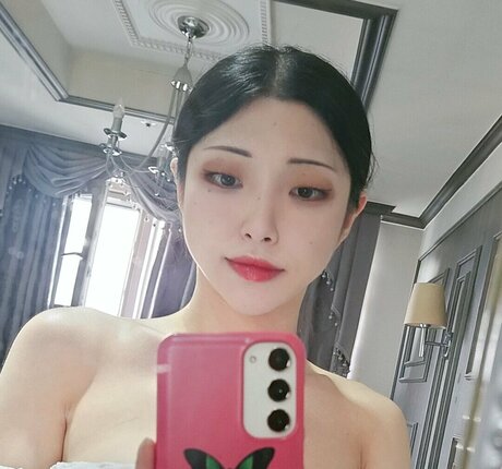 suyeoniiii 裸のポルノスター 写真