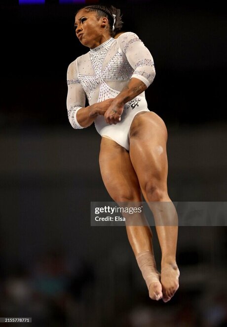 Jordan Chiles ヌードモデル 画像