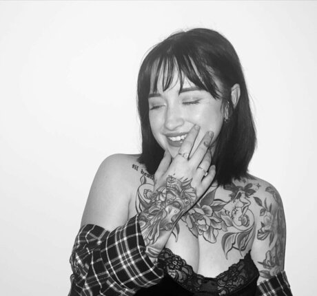 エボニー スロッピー オンリーファンズ ポルノグラフィック 写真