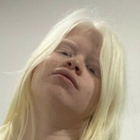 Snowwhitebella 可愛いモデル 写真