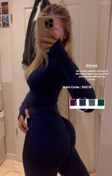 老婦人オンリーファンズ ポルノグラフィック 写真