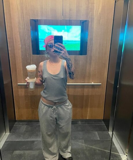 VICKY wasmachtvicky エロティックなモデル 写真