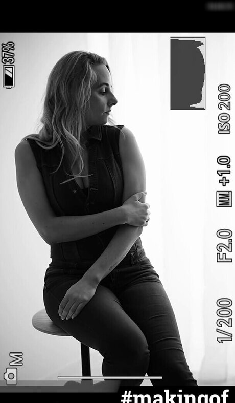 Jacqueline Sparrow 裸のスター 写真