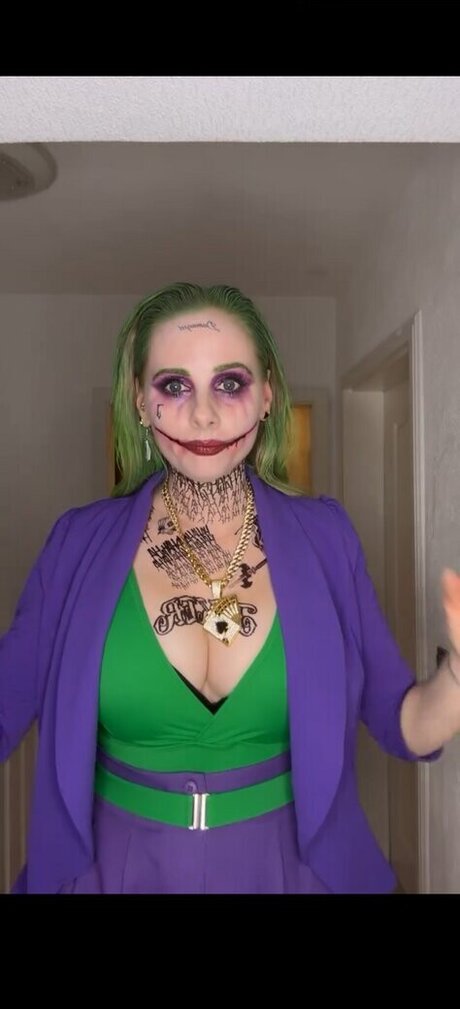 Jacqueline Sparrow アートスター 写真