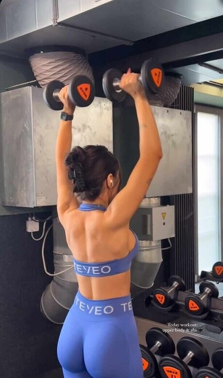 Merve zkan ヌードのポルノスター 画像