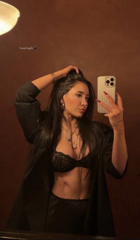 Merve zkan 完璧なスター 写真