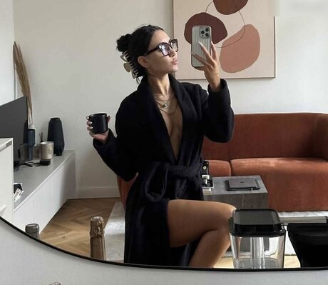 Merve zkan ポルノスター ヌード 写真