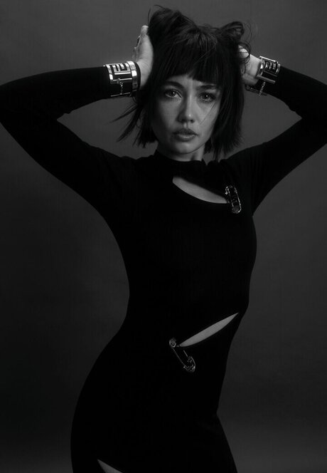 Sydney Chandler ポルノスター セクシー ギャラリー