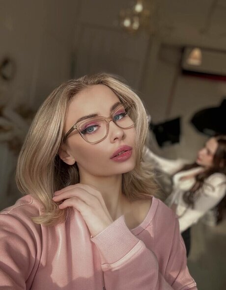 GloriaMatvien ヌードモデル 写真