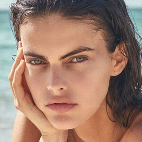 Kamila Hansen 裸モデル 写真