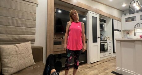 メガネのみのファン セクシーヌード 画像