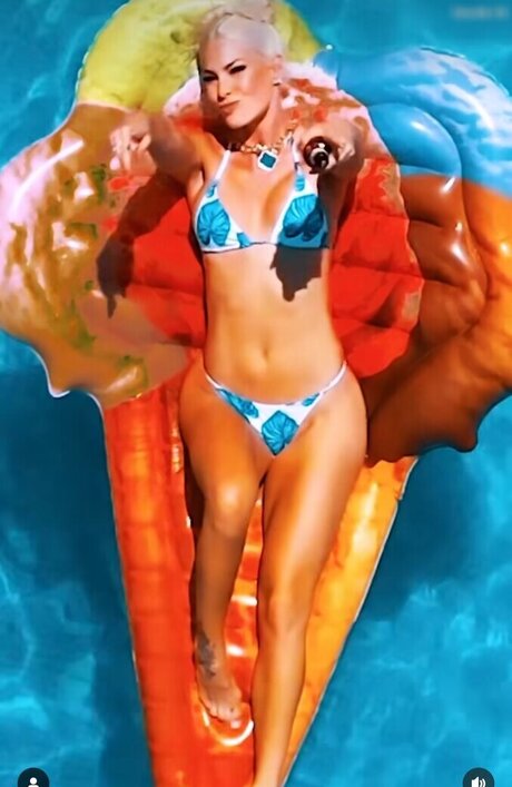 Isi Gl ck 裸のポルノスター 写真