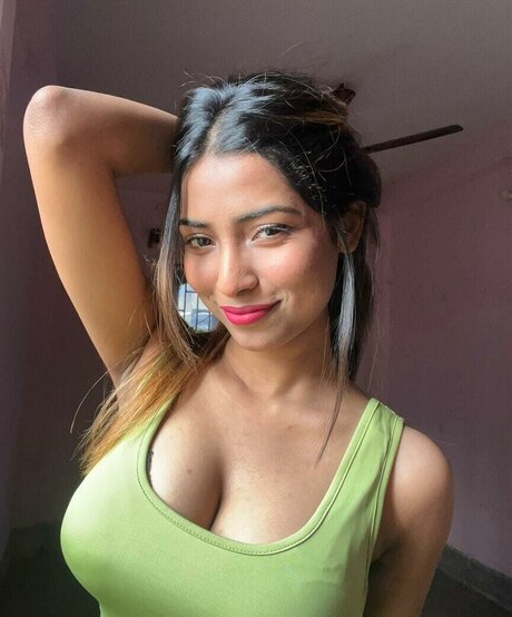 itz me saheli official トップモデル 写真