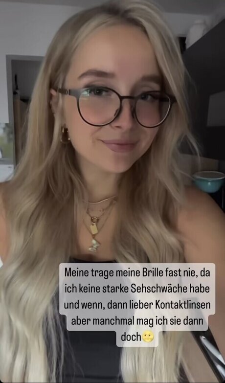 制服オンリーファン アダルト 写真