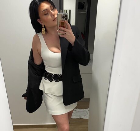 小柄なブロンドの熟女オンリーファンズ 無料裸 写真