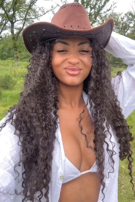 熟女無料オンリーファンズ ホットポルノ 写真