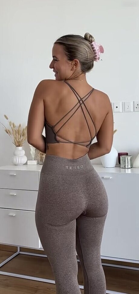 アナル エボニー オンリーファンズ セクシー裸 画像