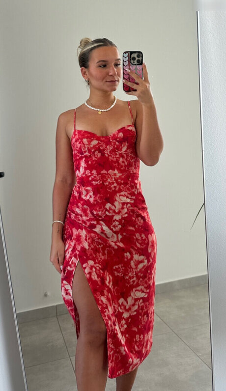 小さいペニスのオンリーファンズ セクシーヌード 写真