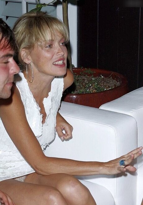 金髪巨乳オンリーファンズ 無料 写真