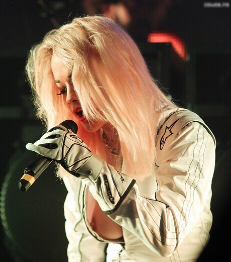 バニーオンリーファンズ 無料 写真