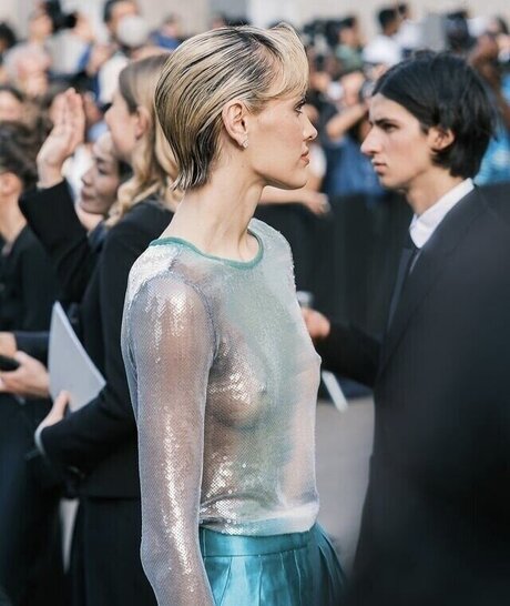 制服オンリーファン セクシー裸 写真