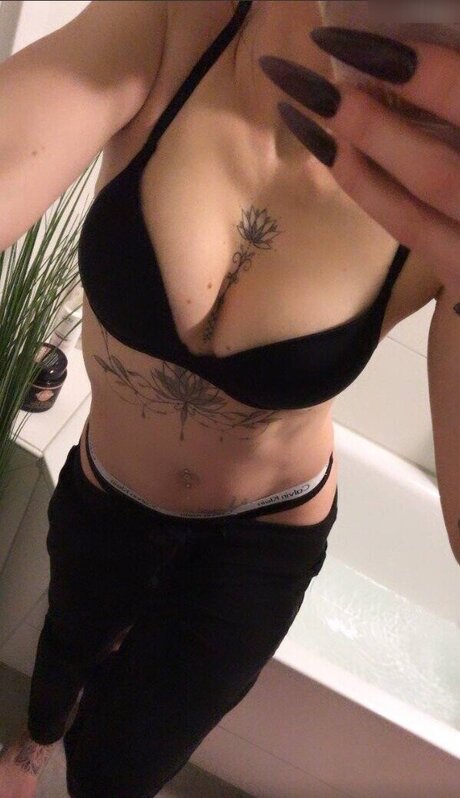 Nicole Anna アート女優 ギャラリー