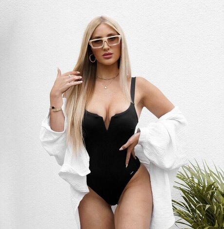 金髪巨乳オンリーファンズ 限定 写真