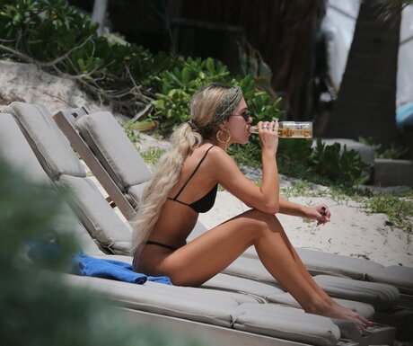 脱衣オンリーファンズ ポルノグラフィック 写真