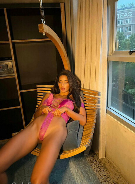 Phoebe Thompson ヌードモデル 写真